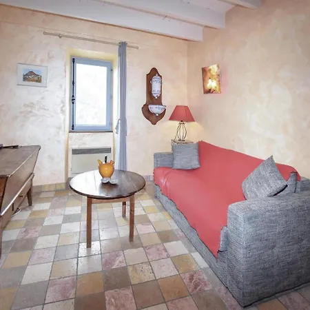 One-bedroom Holiday In Cornillon-sur-lʼOule